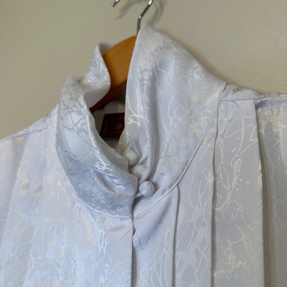 Worthington | VTG Mock Neck Pleated Button Front Shiny Glam Coquette Blouse - Picture 8 of 17